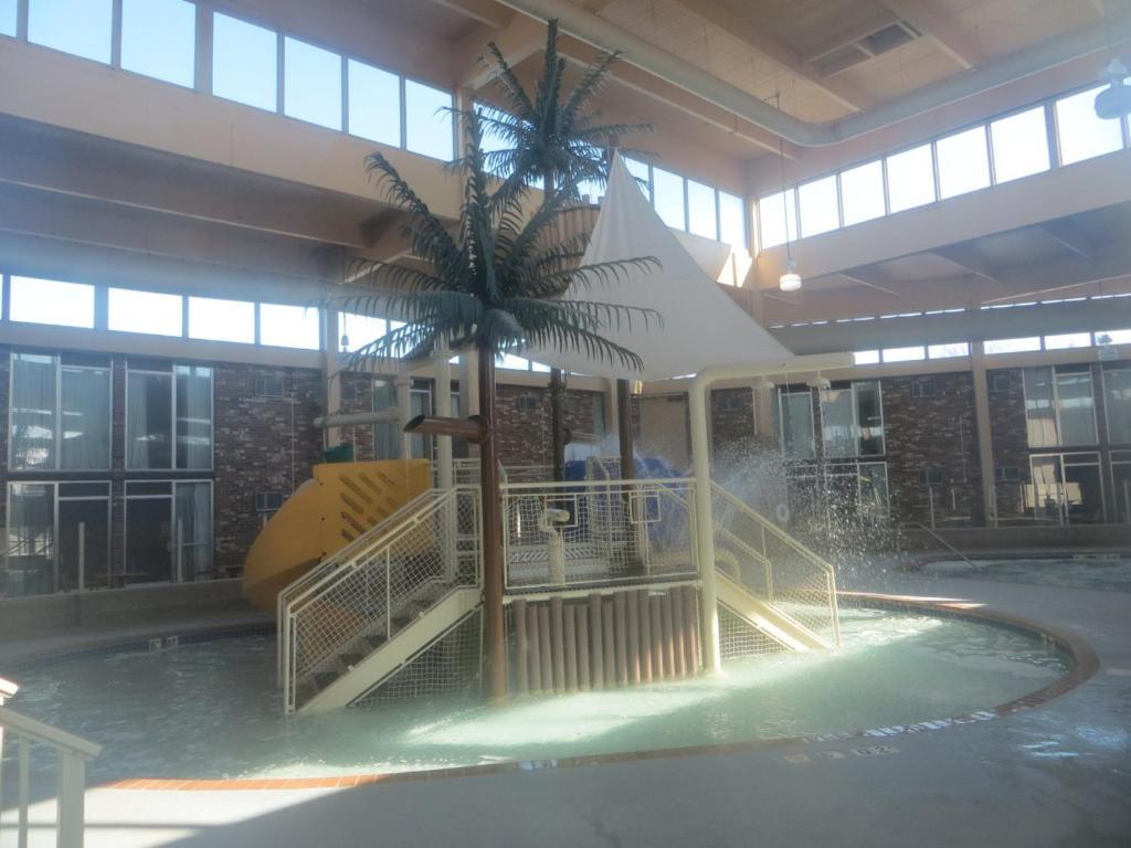 Howard Johnson Grand Forks Dış mekan fotoğraf