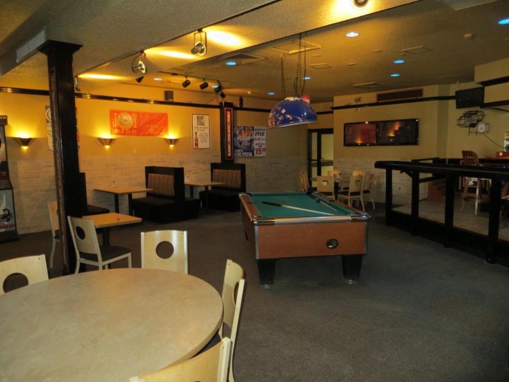Howard Johnson Grand Forks Dış mekan fotoğraf