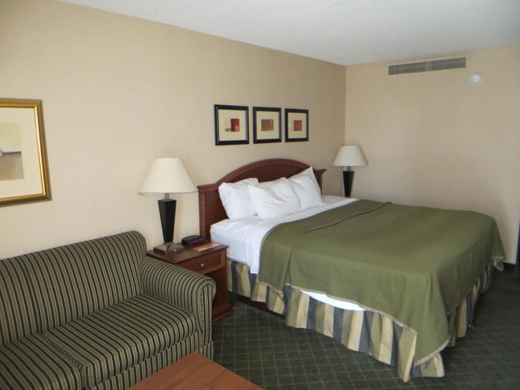 Howard Johnson Grand Forks Dış mekan fotoğraf